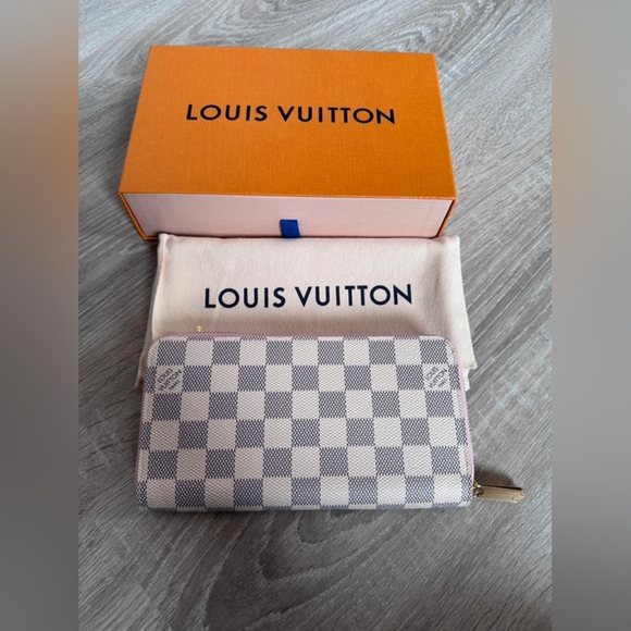 Louis Vuitton Damier Azure Zippy Wallet - Picture 1 of 16